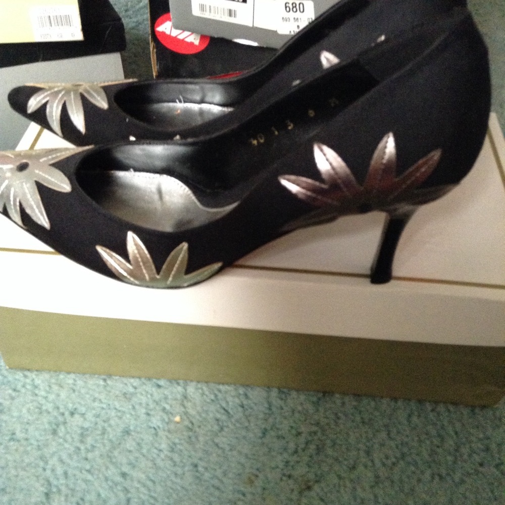 New heels with flower by Joey brand